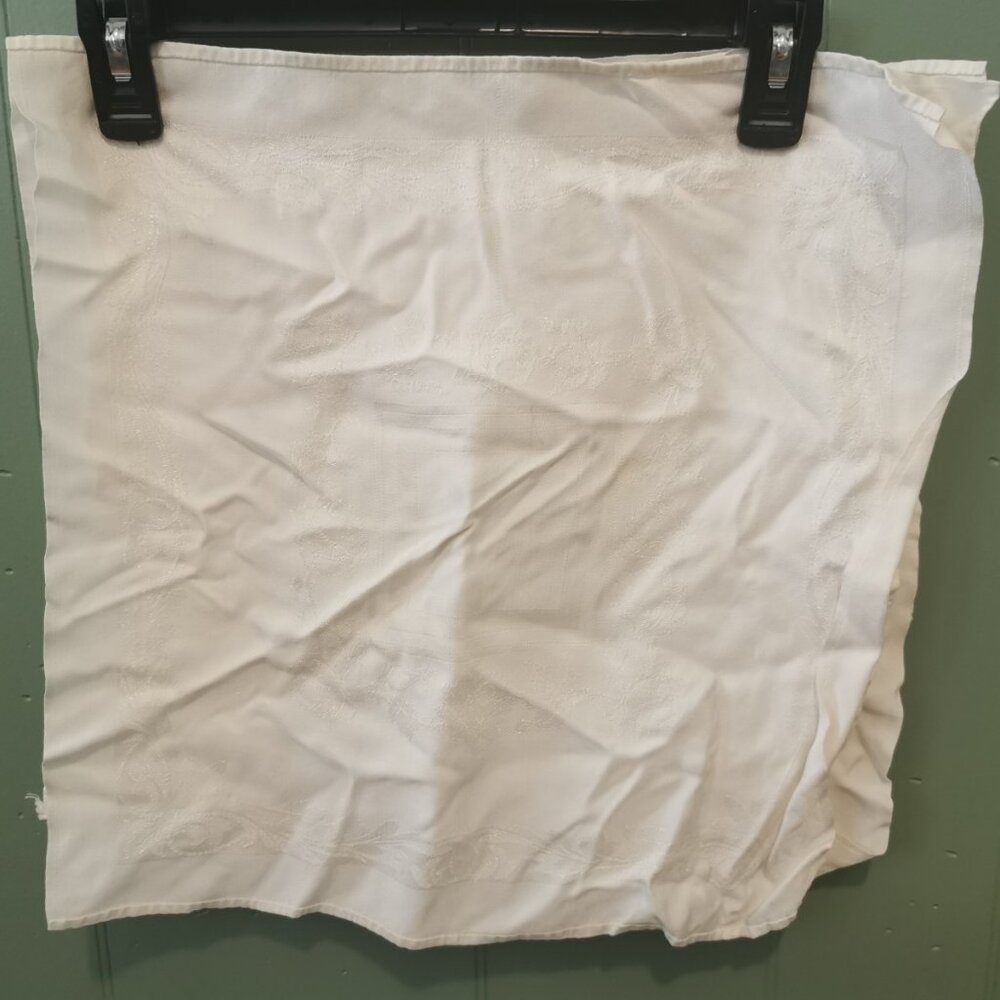 Set‎ of 4 Vintage White Damask Handkerchiefs Floral Pattern Square 15.5"